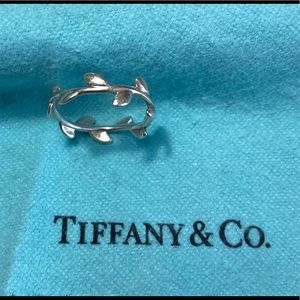 TIFFANY AND COMPANY OLIVE LEAF BAND RING